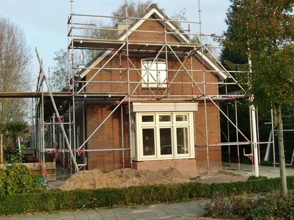 Verbouwing woonhuis te Empel: de steiger staat